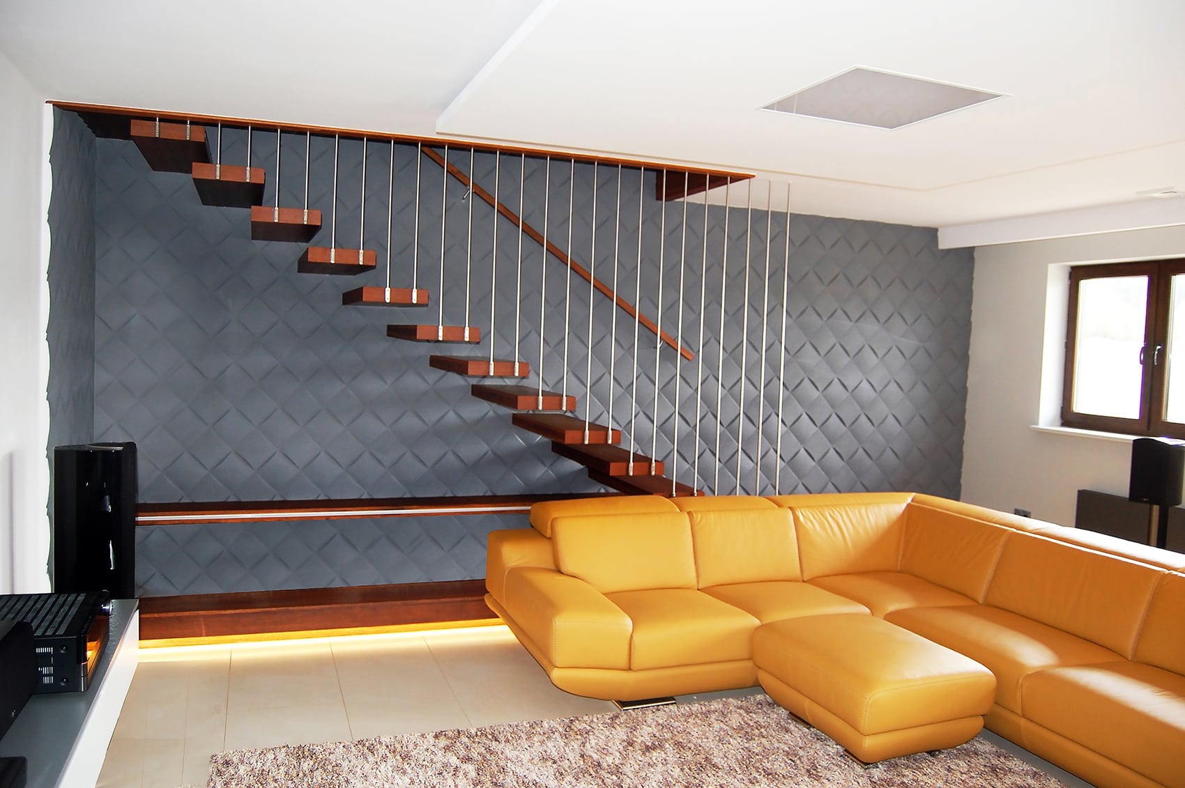Projektowanie przestrzeni z nowoczesnymi schodami drewnianymi – jak stworzyć wyjątkową aranżację wnętrza?